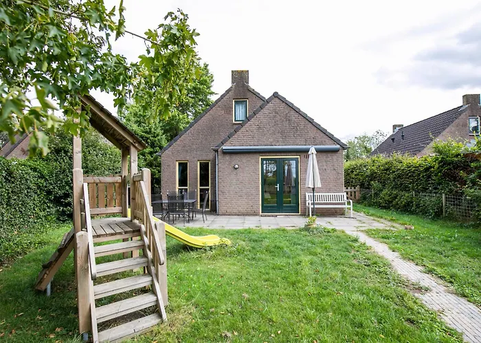 6 - Persoons Forest Pet & Family 197 * Ewijk